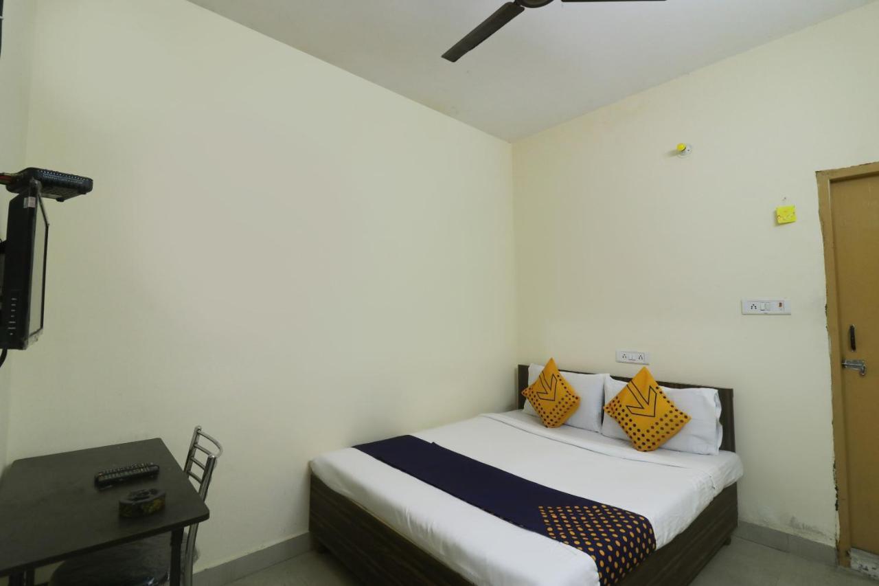 Spot On Negi Home Stay Dehradun Extérieur photo
